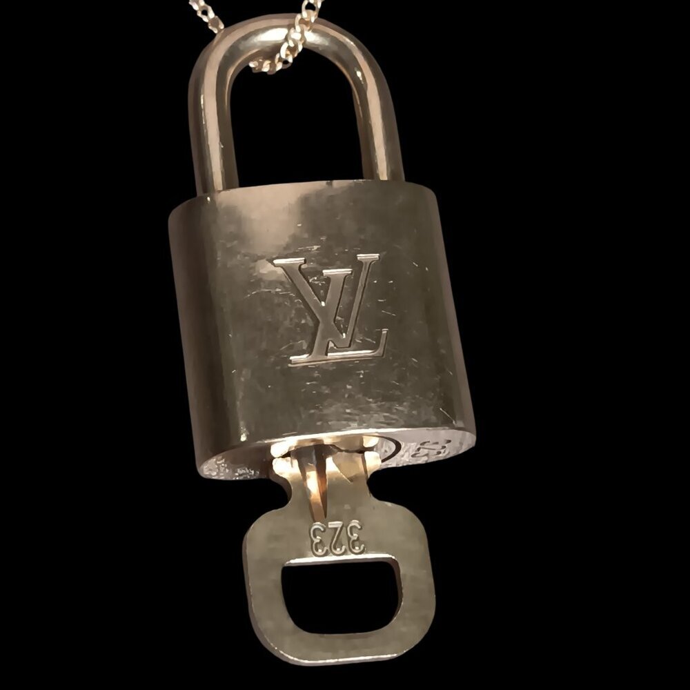 Authentic Louis Vuitton vintage patina Lock Key Necklace Gold Tone w/ 24" Chain - Picture 6 of 11